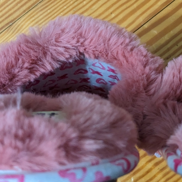Dluxe by Dearfoams Women's Memory Foam Pink Plush Be Mine Open Toe Slippers, NWT - Picture 3 of 5